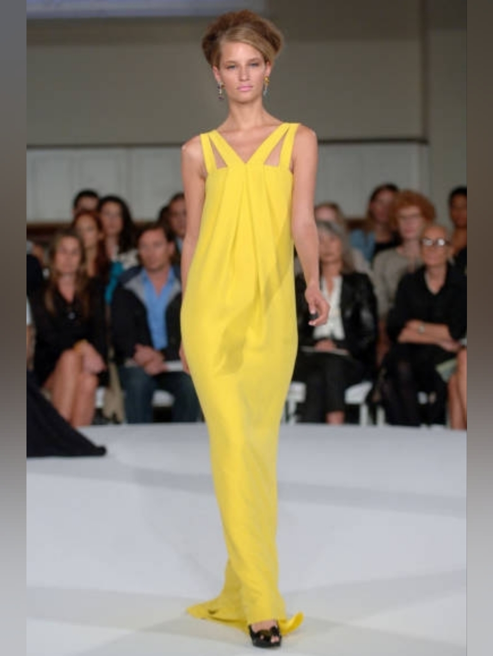$5,000 OSCAR DE LA RENTA CHARTREUSE SILK GREECE YELLOW RUNWAY GOWN US 8